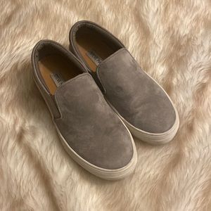 Size 6, grey, Steve Madden Wonens Gills Suede Slip-On shoe!